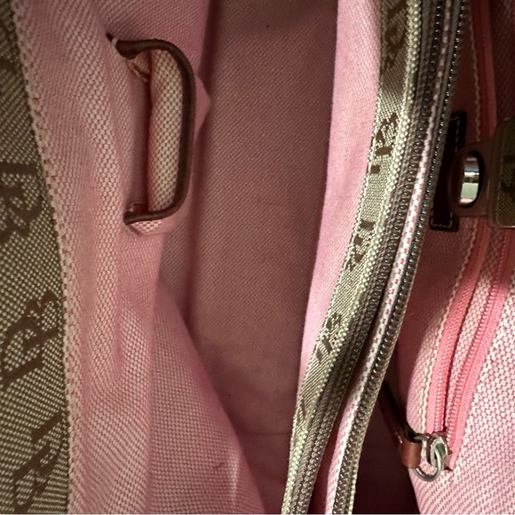 Dooney & Bourke authentic tote bag with clasp and design on outside EUC - Picture 10 of 10